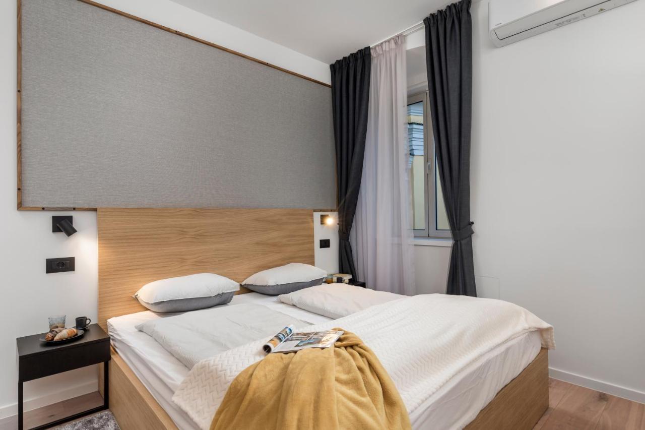Deluxe Apartments & Rooms "In The Center" Fiume Kültér fotó