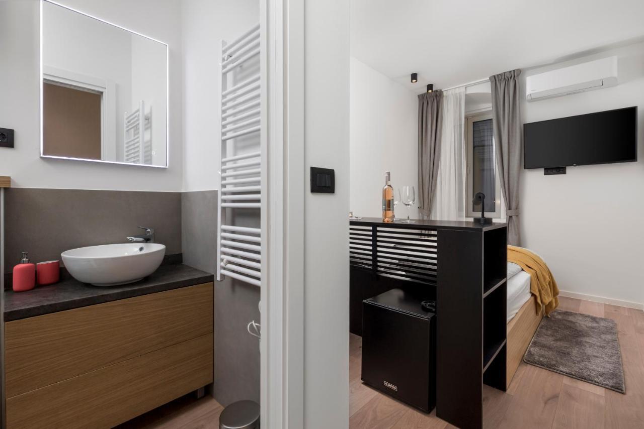 Deluxe Apartments & Rooms "In The Center" Fiume Kültér fotó