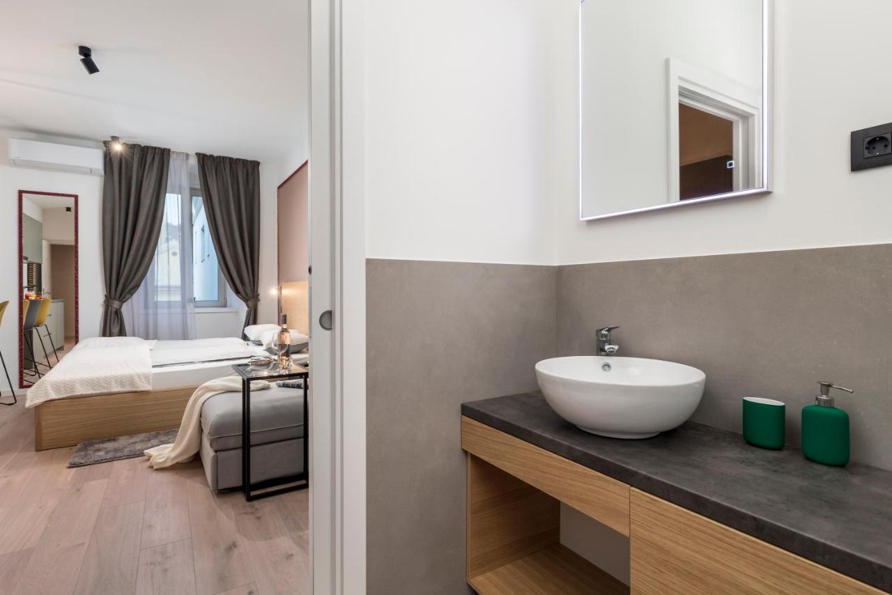 Deluxe Apartments & Rooms "In The Center" Fiume Kültér fotó
