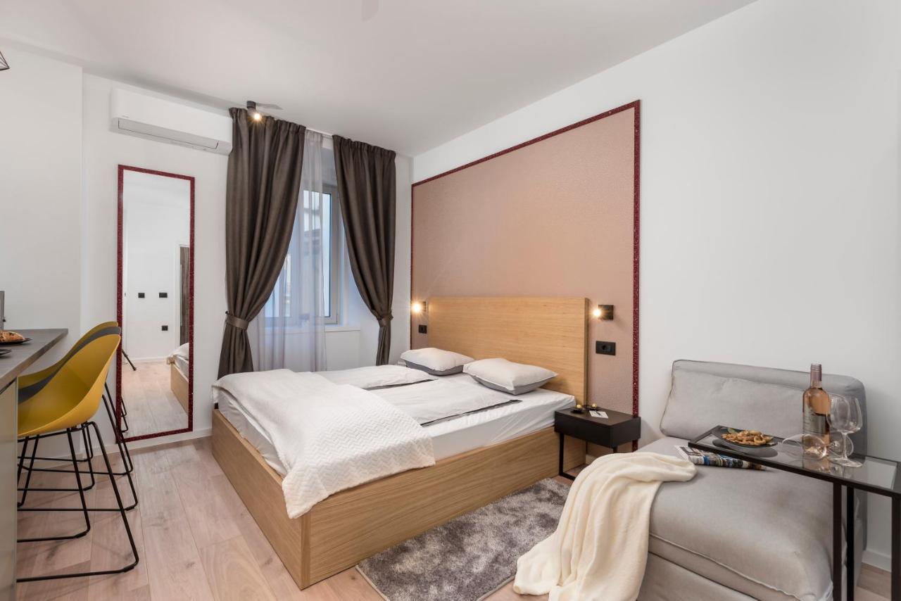 Deluxe Apartments & Rooms "In The Center" Fiume Kültér fotó