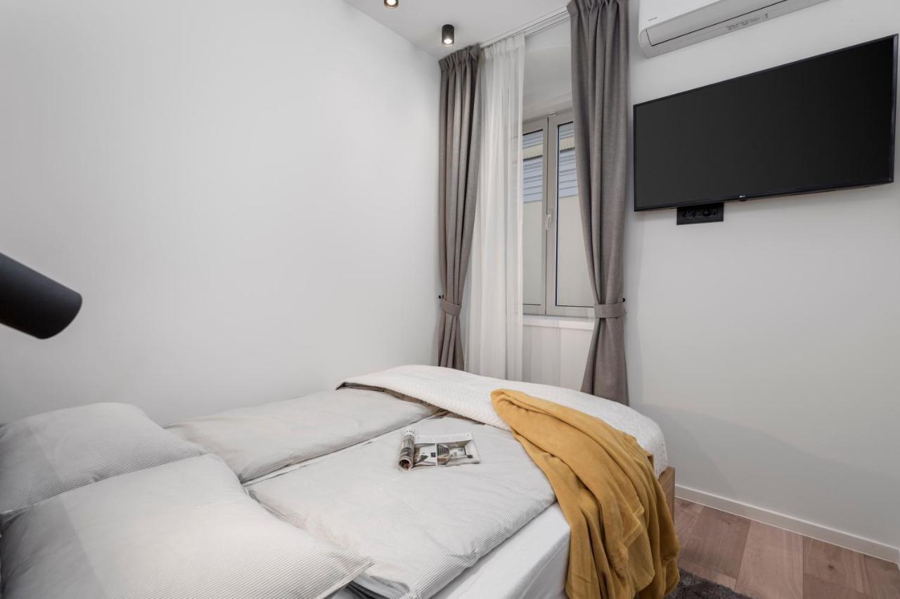 Deluxe Apartments & Rooms "In The Center" Fiume Kültér fotó