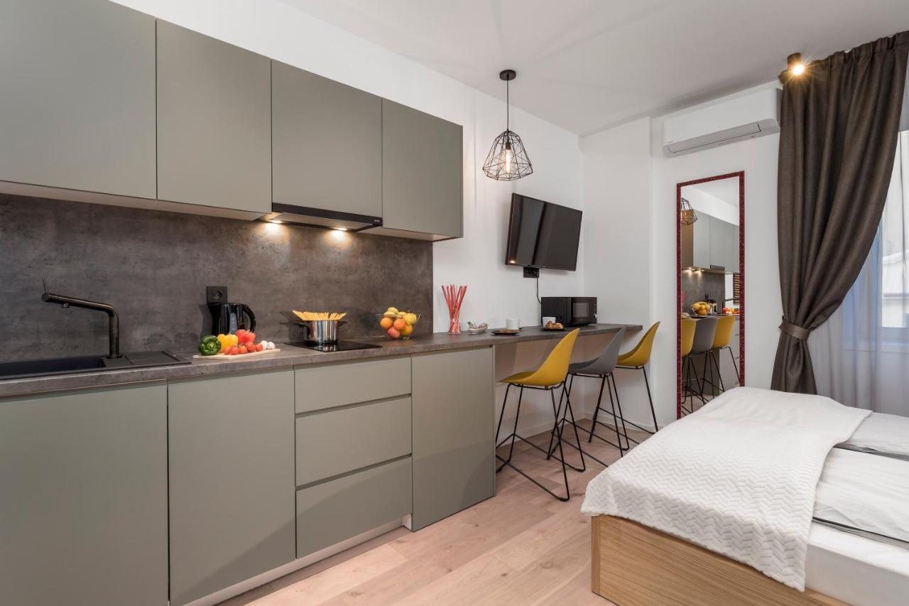 Deluxe Apartments & Rooms "In The Center" Fiume Kültér fotó